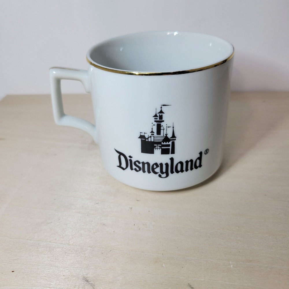 Disneyland‎ Mug White Gold Trim Castle Walt Disney Productions Made in Japan